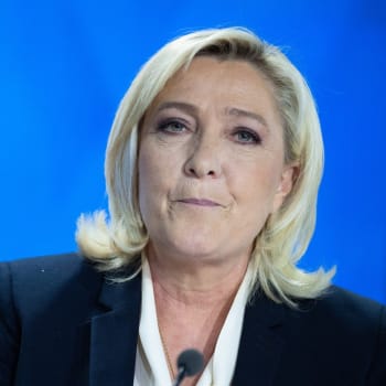 Marine Le Penová získala ve 2. kole francouzských prezidentských voleb kolem 42 procent hlasů. 