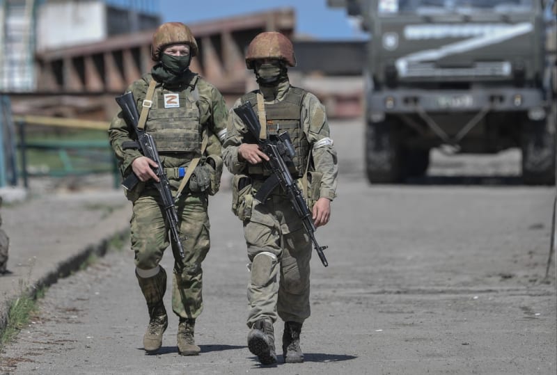 Ruští vojáci střežící Severokrymský kanál v Chersonské oblasti.