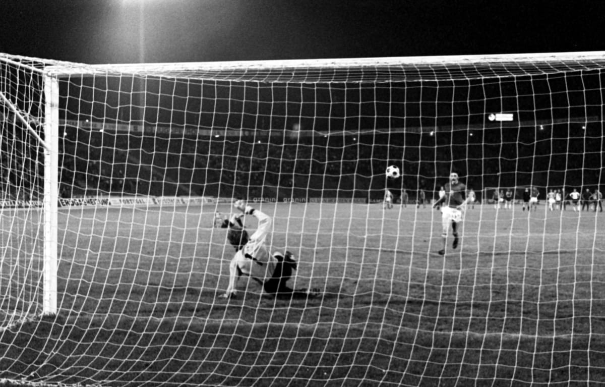 Tímto kopem ve finále mistrovství Evropy v roce 1976 změnil Antonín Panenka fotbalovou historii.