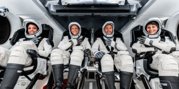 Další úspěch Muska. Astronauti na palubě lodi SpaceX se v rekordním čase připojili k ISS