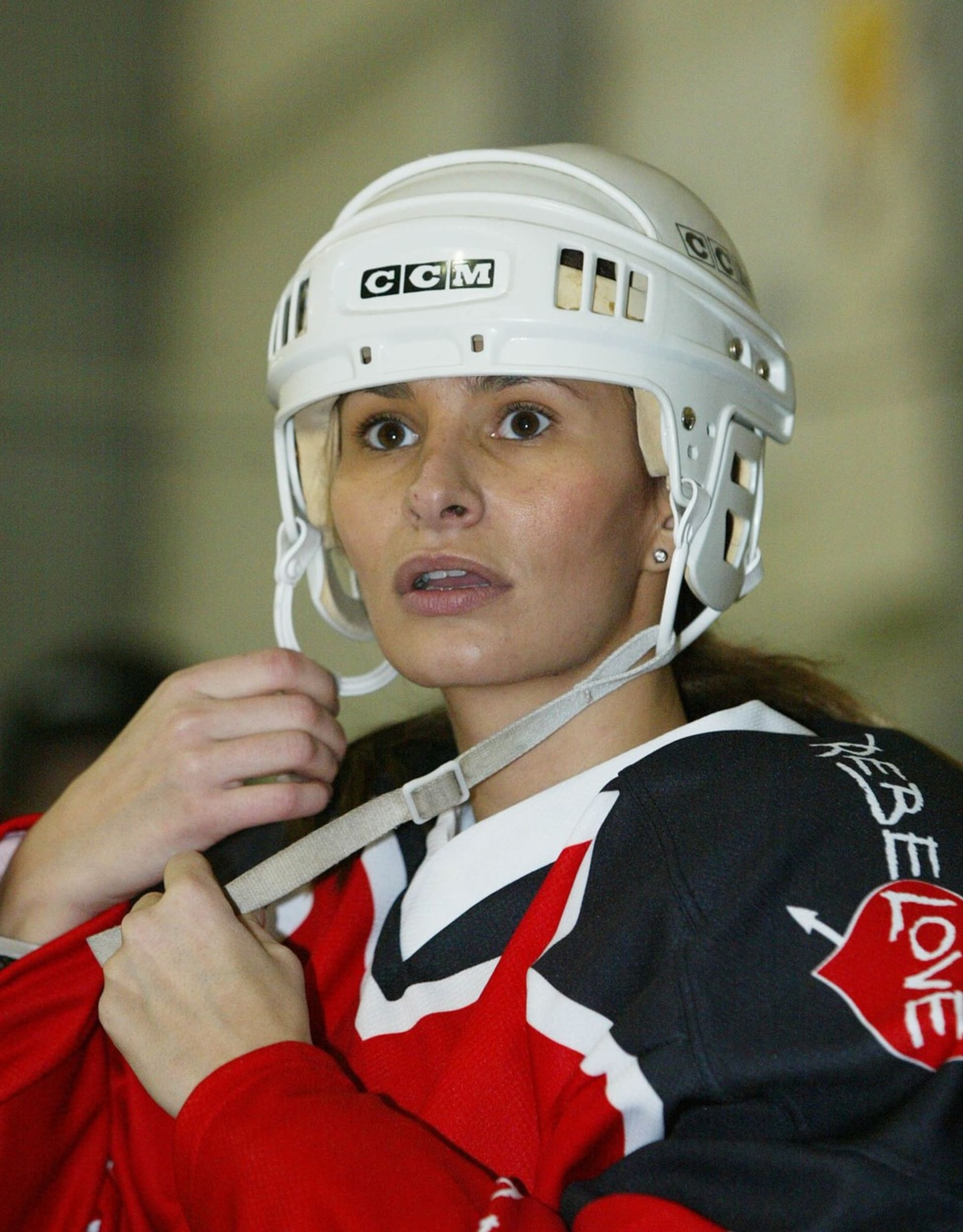 Monika Absolonová v hokejové výzbroji
