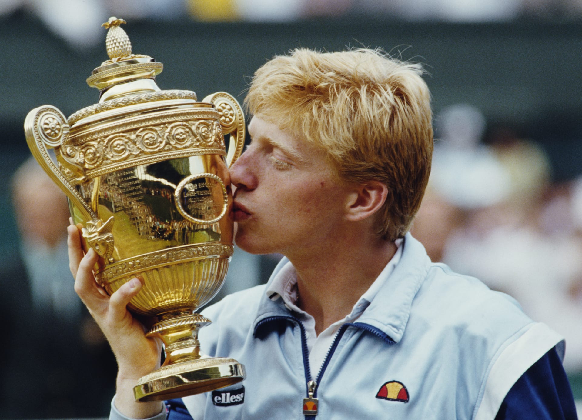 Německý tenista Boris Becker vyhrál poprvé Wimbledon už v 17 letech.