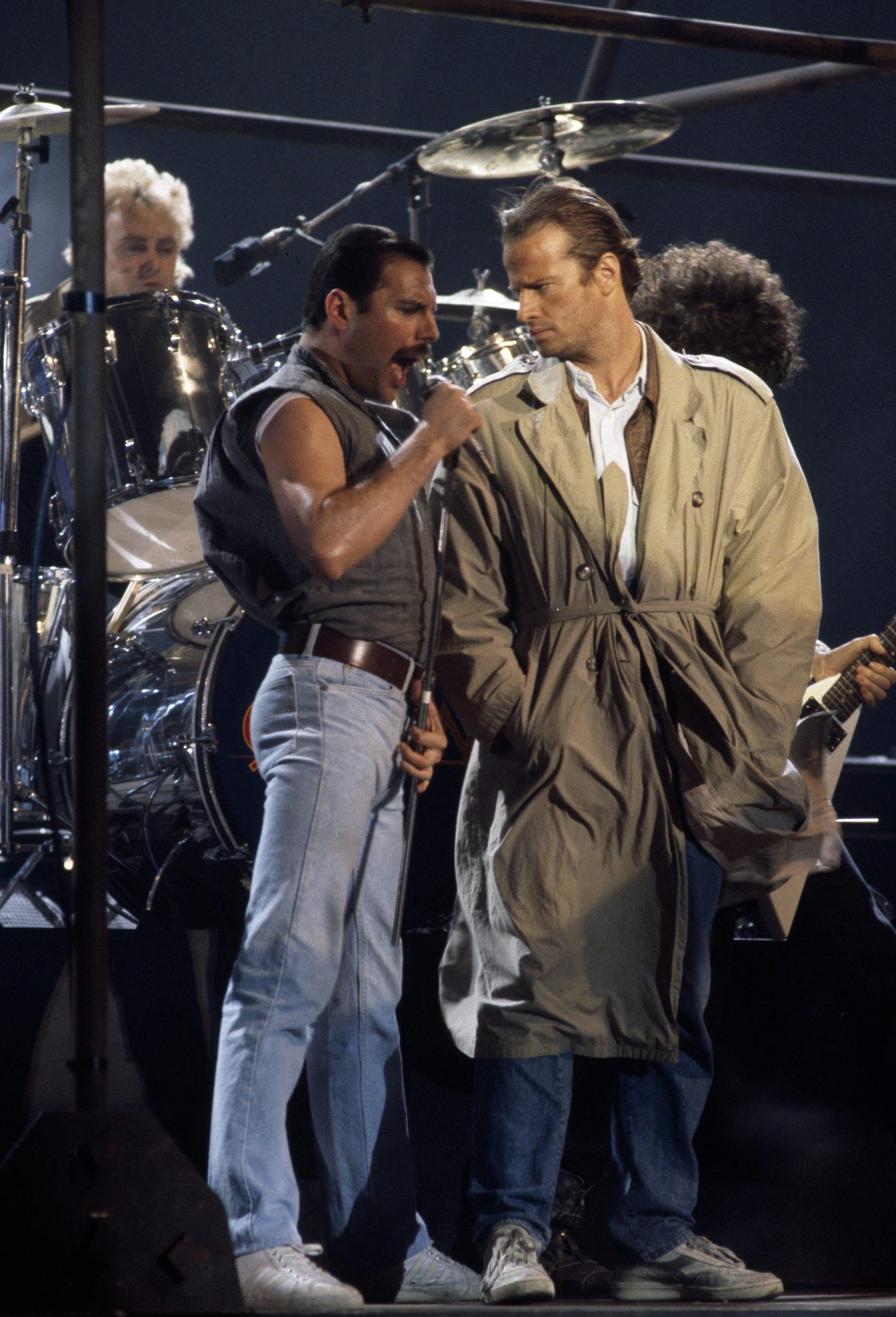 Freddie Mercury s Christopherem Lambertem při natáčení klipu k písničce z filmu Highlander.
