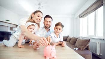 Šetření v domácnosti? Udělejte rodinnou poradu a proškrtejte výdaje, radí ekonom