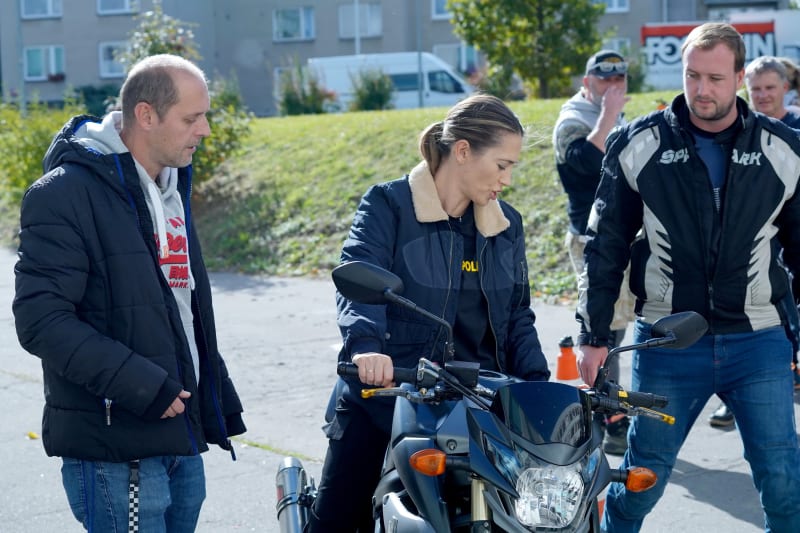 Táňa ze seriálu Polda skládá policejní zkoušky