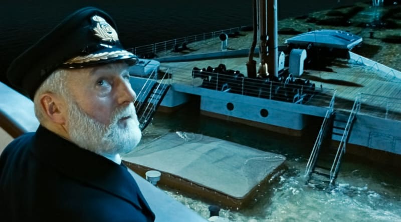 Bernard Hill coby kapitán Titanicu Edward Smith v proslulém snímku režiséra Jamese Camerona Titanic.