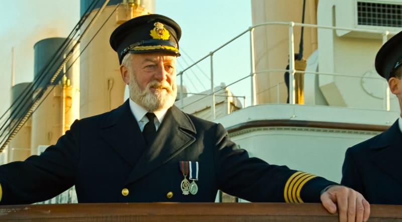Bernard Hill coby kapitán Titanicu Edward Smith v proslulém snímku režiséra Jamese Camerona Titanic.