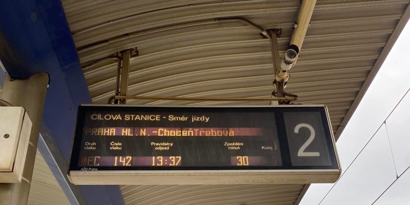 Vlaky nabírají značná zpoždění