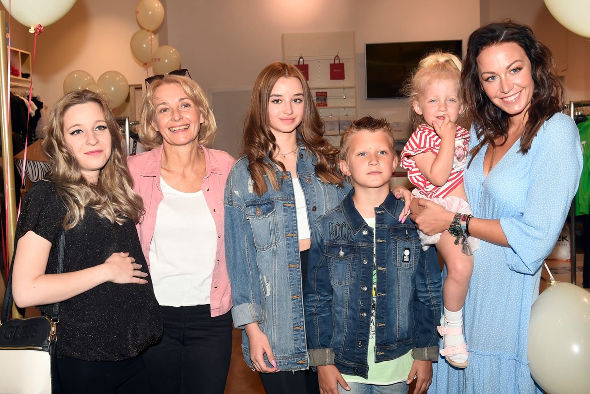 Veronika Žilková s dcerami Kordulou a Agátou a jejími dětmi