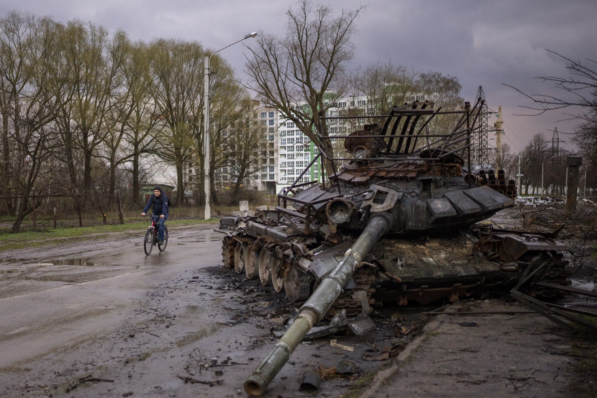 Zničený ruský tank v ukrajinském městě Černigov, 21. dubna 2022