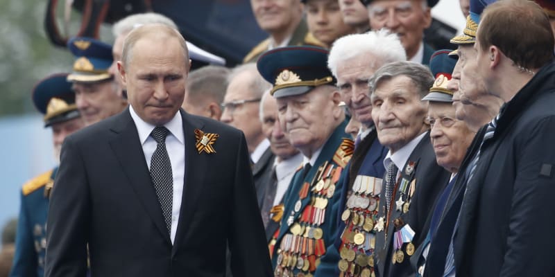 Ruský prezident Vladimir Putin cílí na ukrajinské veterány z 2. světové války.
