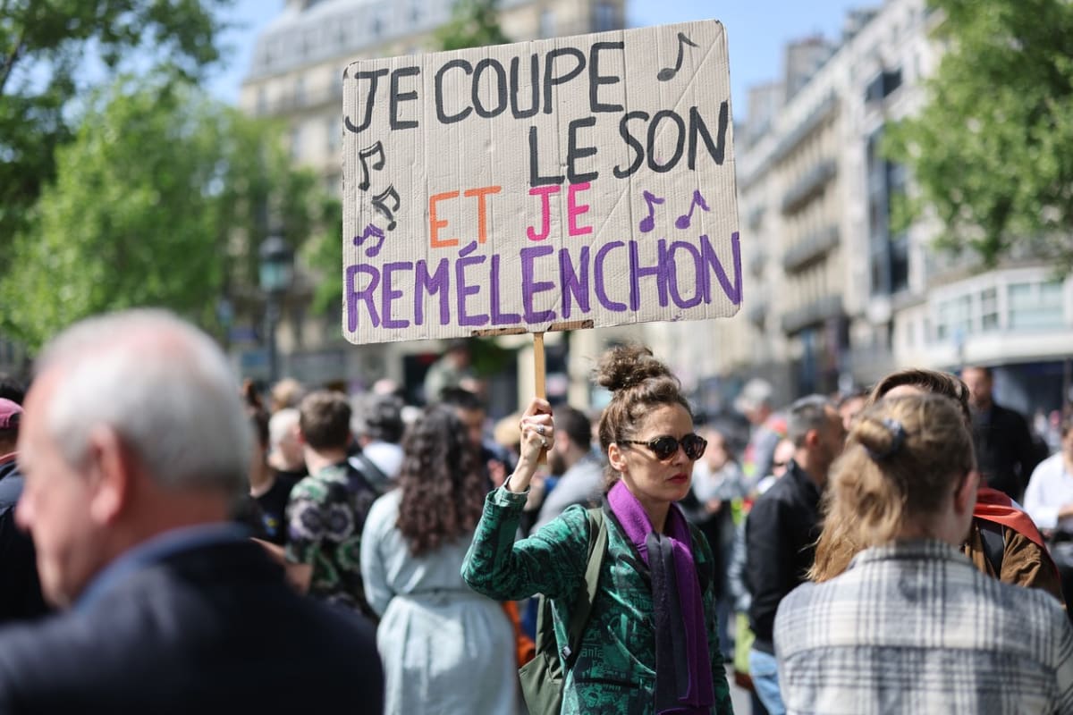 Na 1. máje se demonstrovalo i ve Francii. 