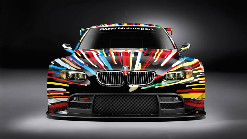 Jeff Koons navrhl design tohoto závodního BMW M3 GT2 z roku 2010.