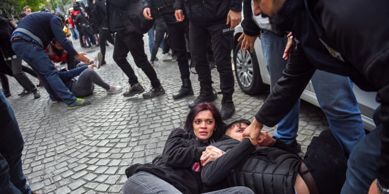 Při demonstracích v Turecku se 1. května i zatýkalo.