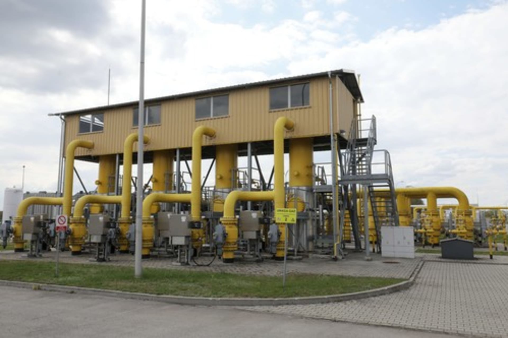 Plynovod polské společnosti GAZ-SYSTEM nedaleko Varšavy