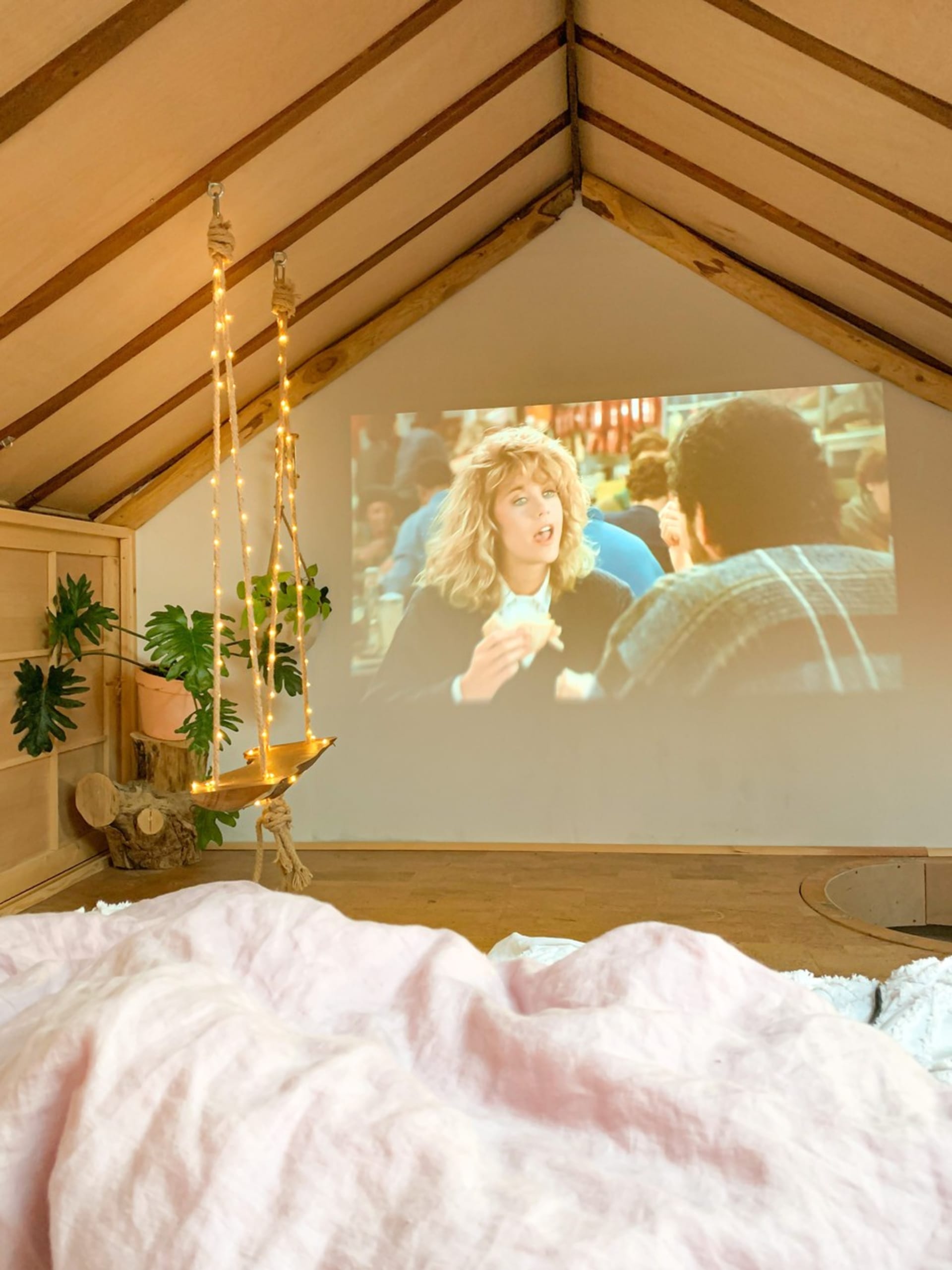 Domácí kino se dá sledovat přímo z postele