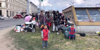 Romští uprchlíci zmizeli z brněnského nádraží. Místo nechalo město oplotit