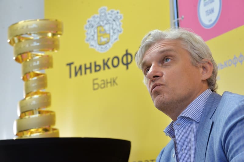 Oleg Tiňkov byl Ruskem donucen prodat vlastní banku Tinkoff.