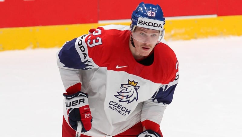 Dmitrij Jaškin v dresu národního týmu, který kvůli smlouvě v ruské KHL jen tak brzy neoblékne.