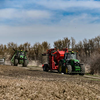 Traktory v Záporoží, 8. dubna
