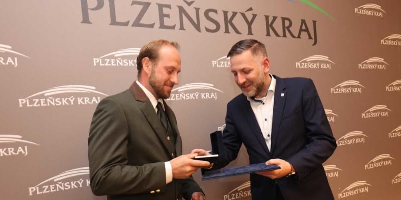 Martin Semecký za svůj hrdinský čin získal Cenu hejtmana Plzeňského kraje za záchranu života. 
