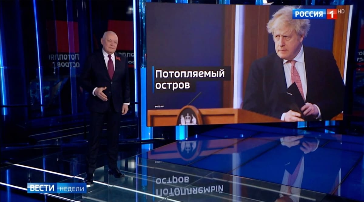 Moderátor Dmitrij Kiseljov je přezdíván jako Putinův ministr propagandy.