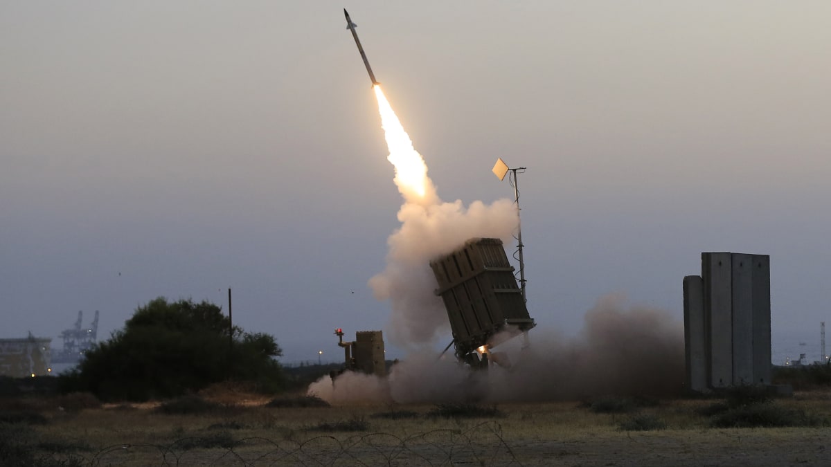 Izraelský mobilní systém protivzdušné obrany Iron Dome v akci
