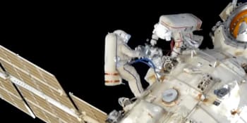 K Zemi letí kapsle se čtyřmi astronauty. Na mezinárodní vesmírné stanici byli půl roku