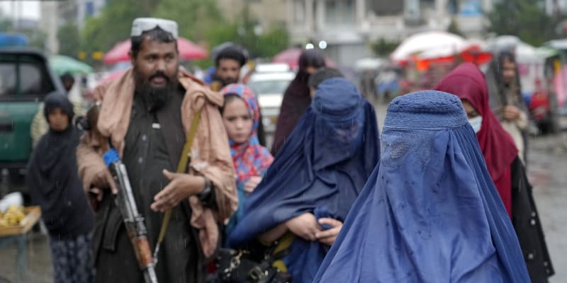 Nejméně 22 lidí zahynulo a 40 dalších utrpělo zranění při záplavách, které postihly více než desítku afghánských provincií.
