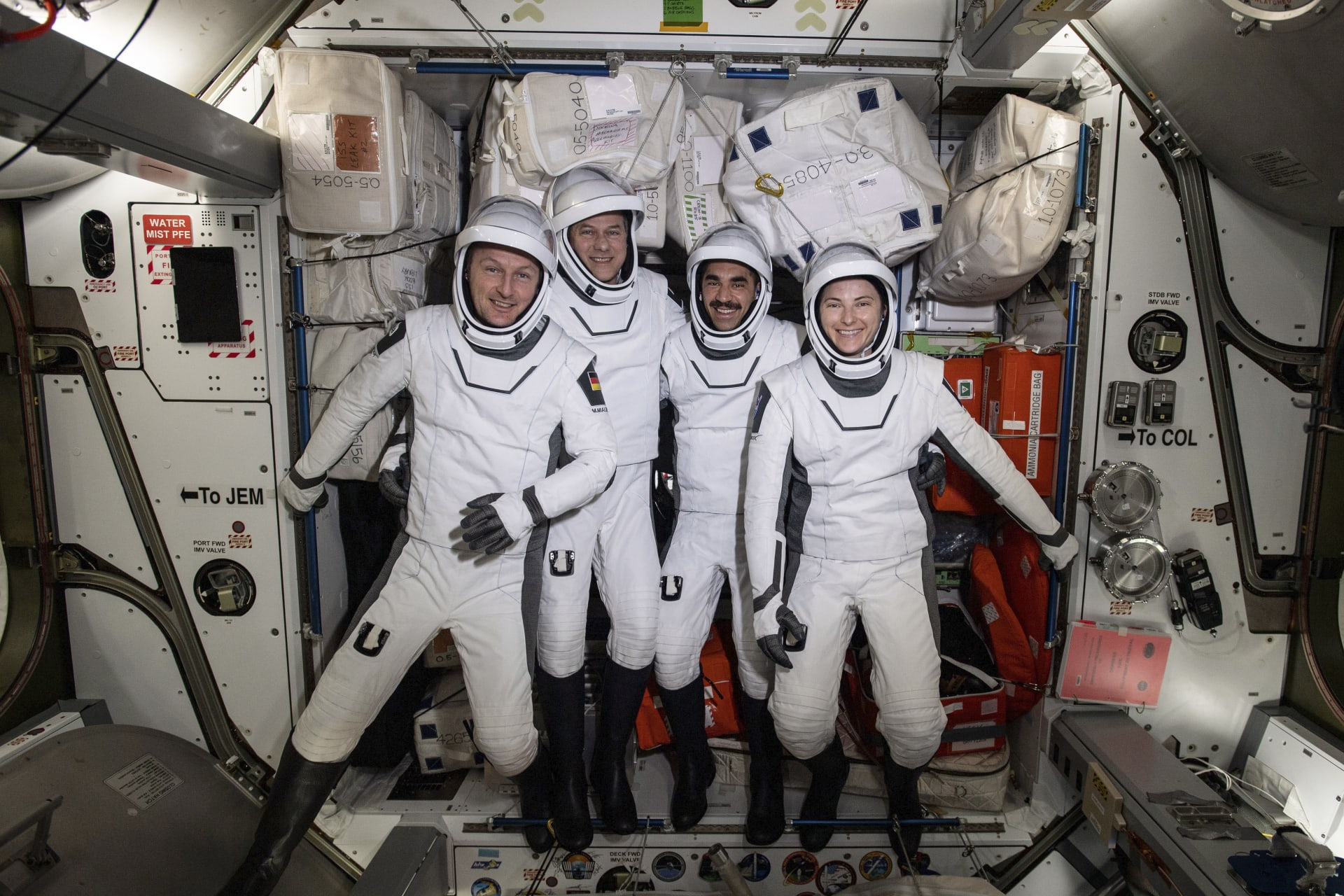 Čtveřice Tom Marshburn, Raja Chari, Kayla Barronová a Matthias Maurer se vrátila z vesmírné stanice.