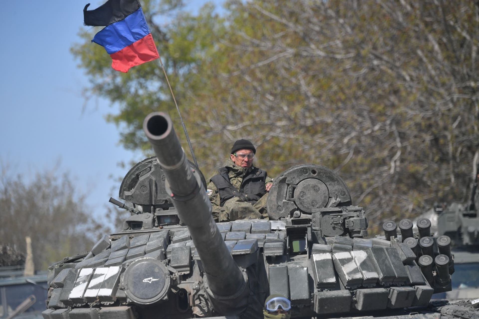 Tank T-72 sil Donecke lidove republiky (6. 5. 2022)