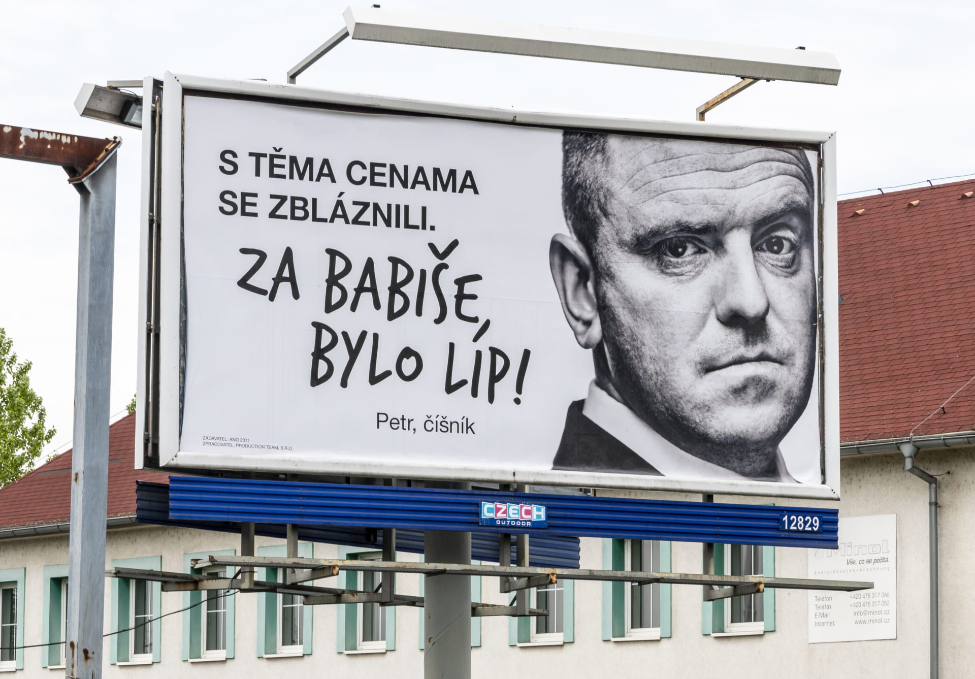 Plakáty s hesly Za Babiše bylo líp začátkem května zaplnily Česko
