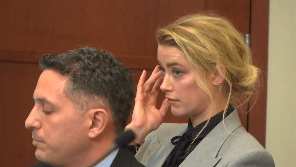 Tak vypadá soud Johnnyho Deppa a Amber Heardové, která začala vypovídat u soudu a sdělila světu další pikantnosti. 