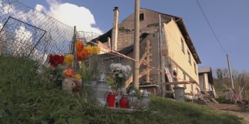 Tragédie v Loučce: Lidé se rozloučili s ženou a třemi dětmi. Podezřelý zůstává v nemocnici