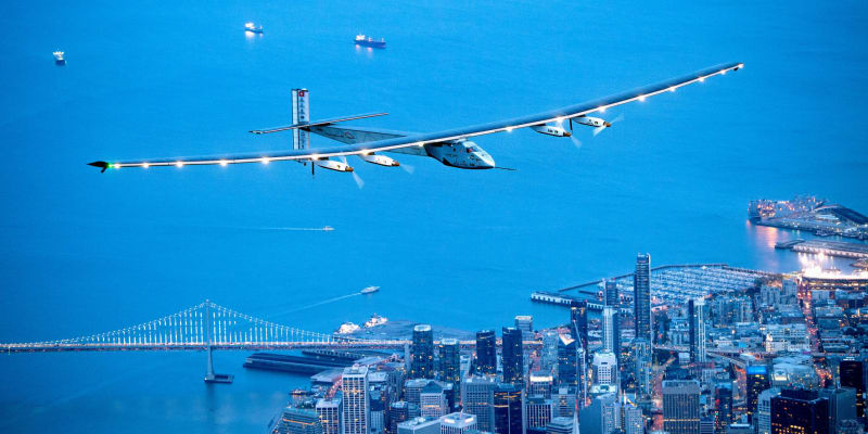 Letadlo Solar Impulse 2, které je poháněné sluneční energií, již v roce 2016 obletělo celý svět.