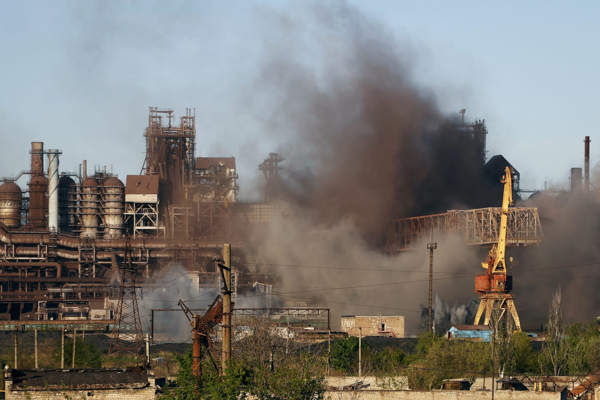 Ocelárny Azovstal v Mariupolu během ruského ostřelování (7. 5.)