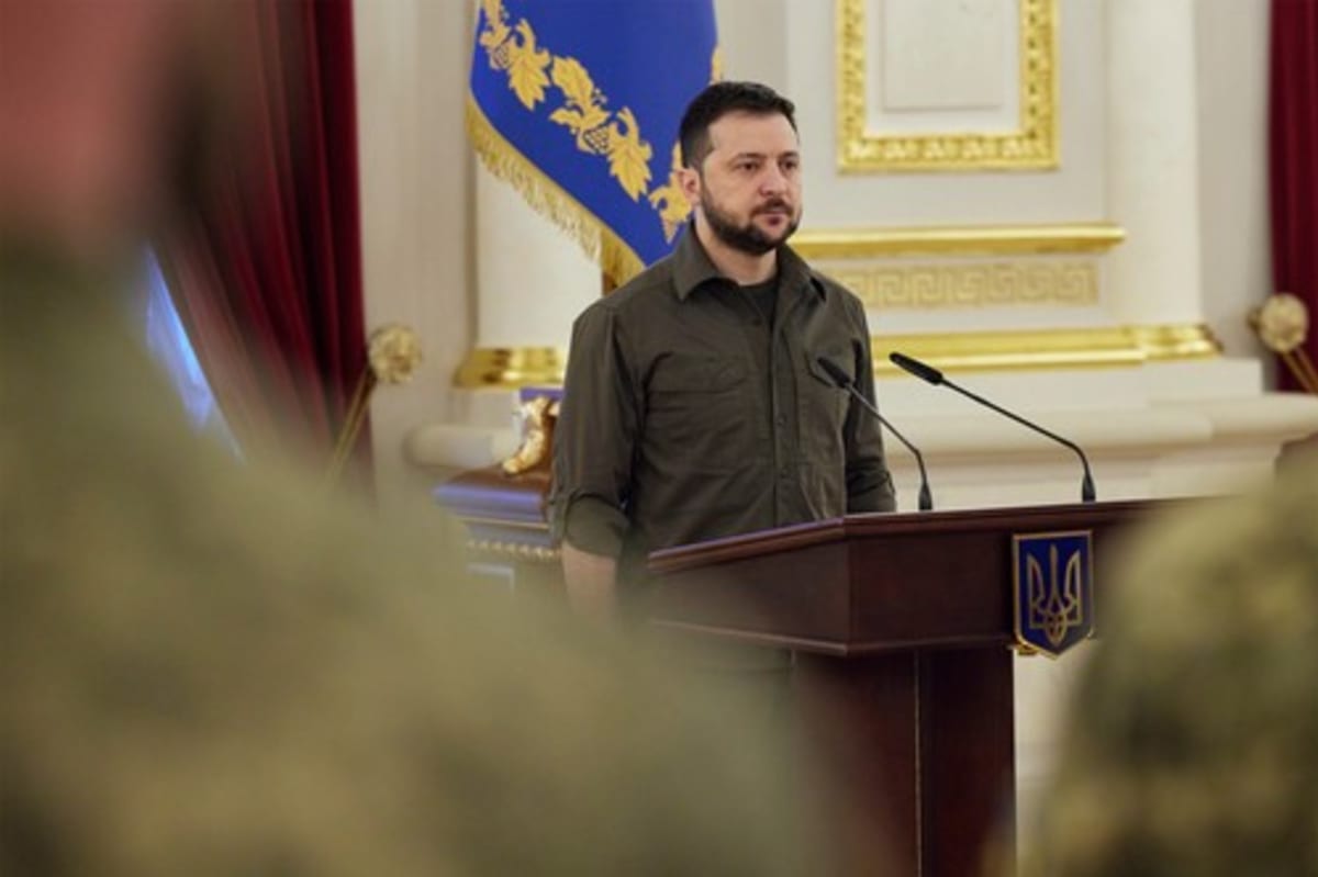 Volodymyr Zelenskyj se chystá udělit ocenění zabitým ukrajinským vojákům