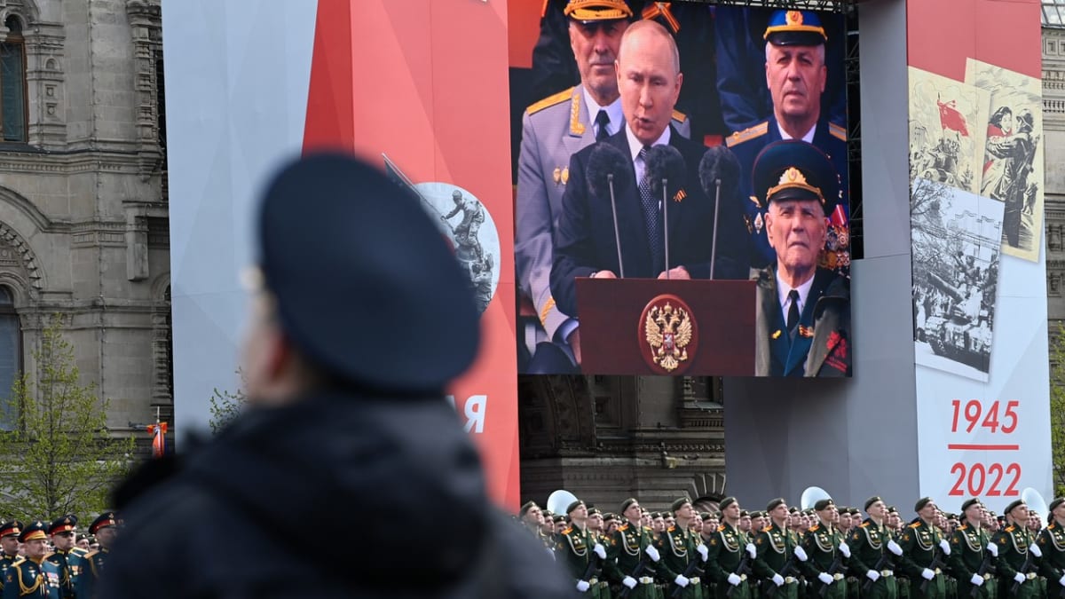 Záběry z vystoupení Vladimira Putina na Rudém náměstí v Moskvě v Den vítězství 9. května 