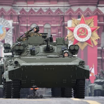 Na Rudém náměstí v Moskvě za přítomnosti ruského prezidenta Vladimira Putina proběhla vojenská přehlídka k 77. výročí vítězství ve druhé světové válce.