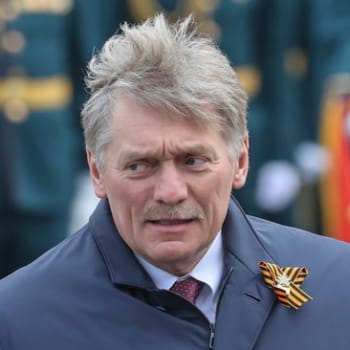 Na vojenské přehlídce nechyběl ani mluvčí Kremlu Dmitrij Peskov
