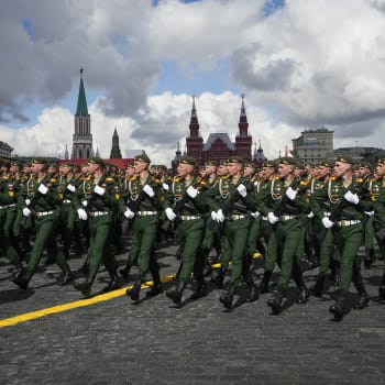 Vojenská přehlídka na Rudém náměstí v Moskvě v loňském roce.