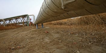 Rusko zvažuje zákaz vývozu ropných produktů, píše TASS. Potýká se s nedostatkem paliv