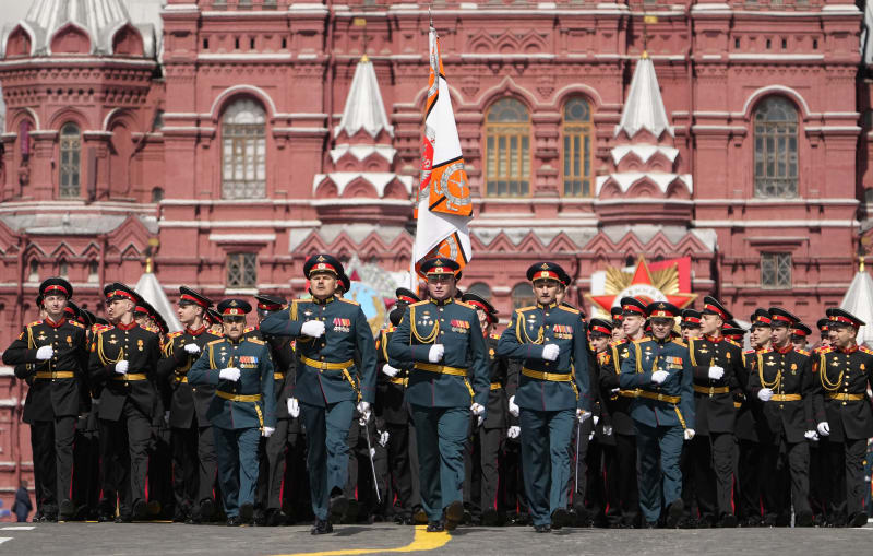 Vojenská přehlídka na Rudém náměstí v Moskvě.