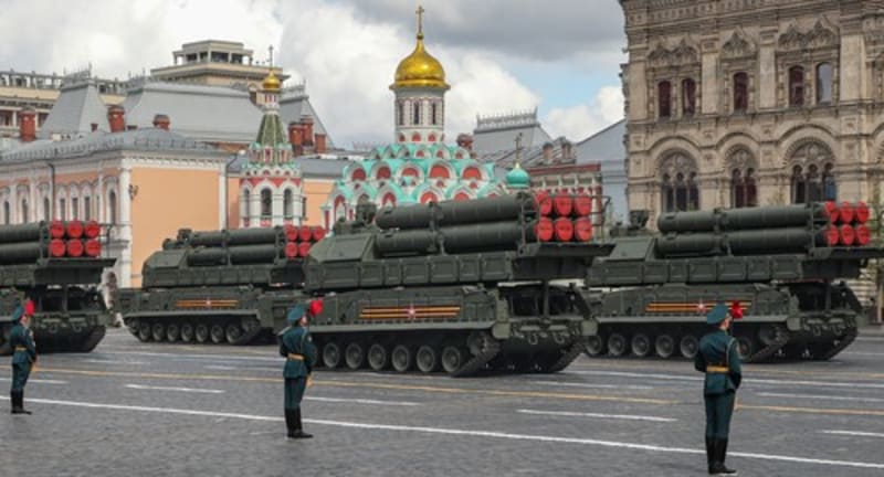 Protiletecký a protiraketový systém středního doletu Buk M-3 na vojenské přehlídce v Moskvě