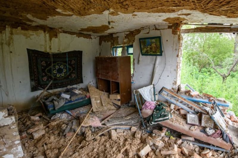 Zničený dům v Černigovské oblasti