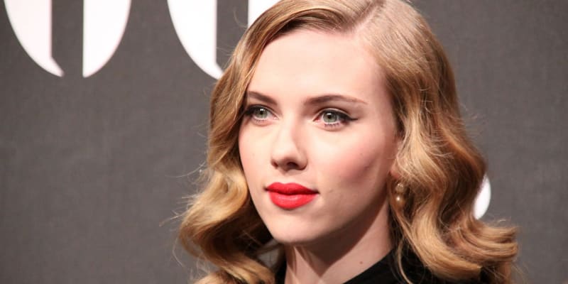 Slavná herečka Scarlett Johansson přiznala, že potřebu neustále něco sdílet nechápe.