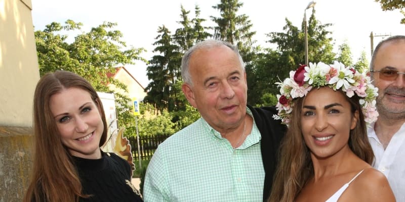 Ivan Vyskočil s bývalou manželkou Anife a se současnou přítelkyní Romanou