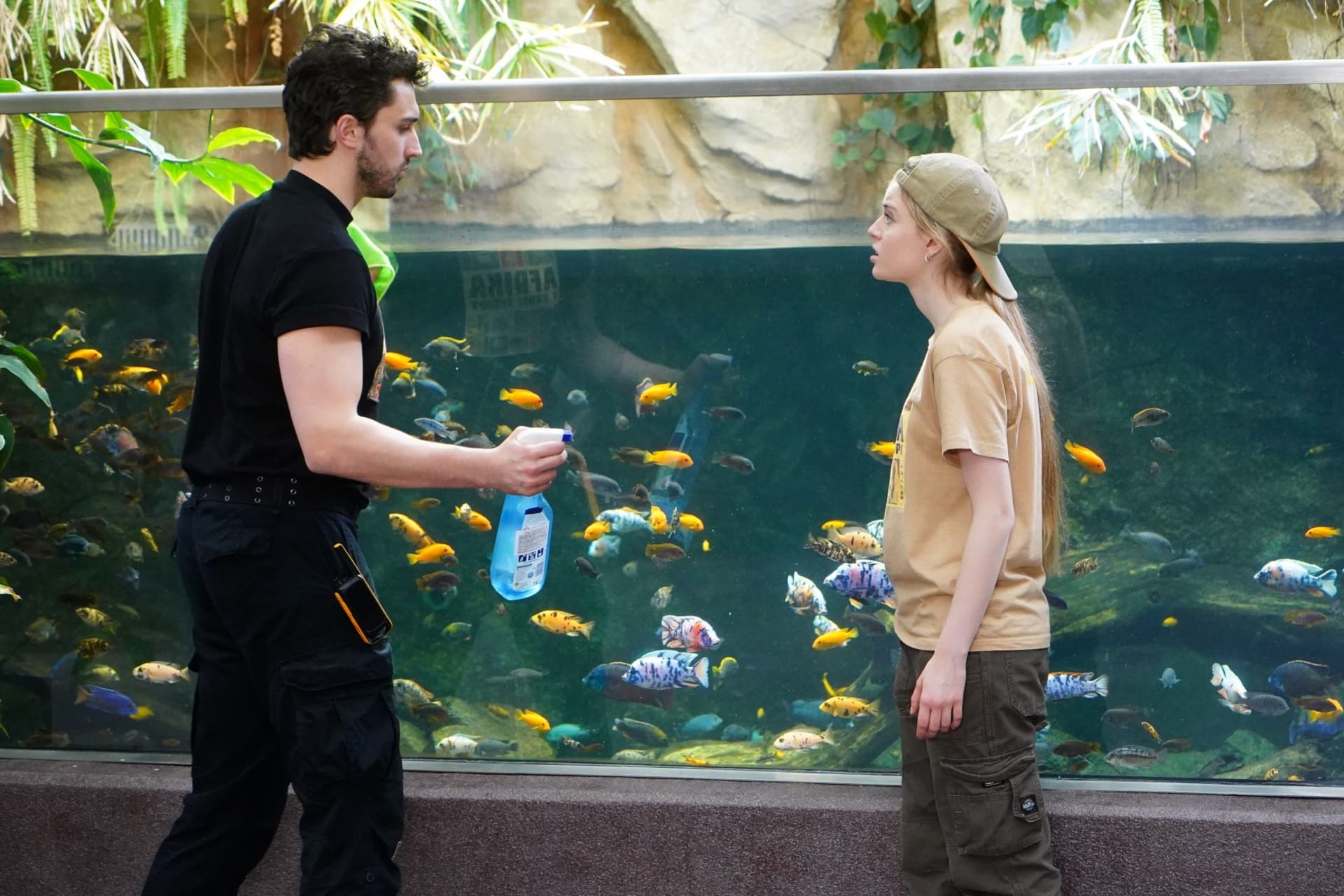 Šimon Bilina a Michaela Pecháčková v akváriu v seriálu ZOO