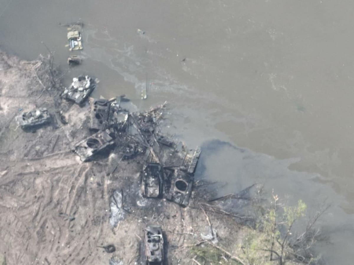 Ukrajinci zničili ruský konvoj, který překonával řeku Severní Doněc.