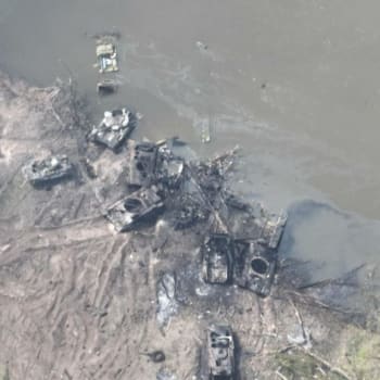Ukrajinci zničili ruský konvoj, který překonával řeku Severní Doněc.